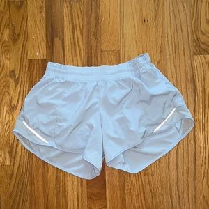 Lululemon hotty hot shorts 8 tall light blue